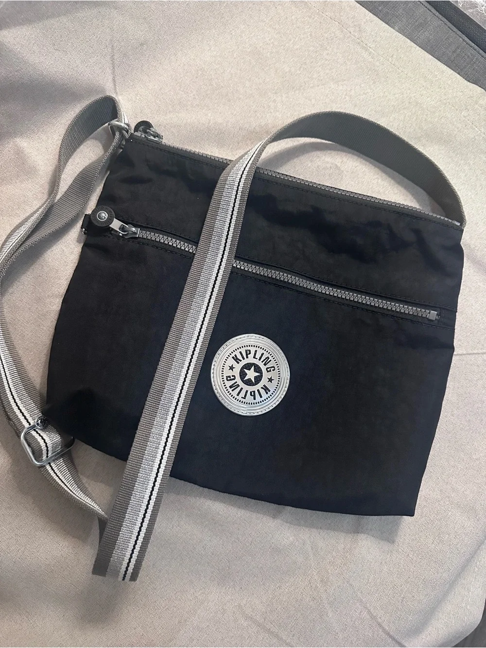 NWOT- Kipling Black Annabelle Crossbody Messenger with Gray Striped Strap